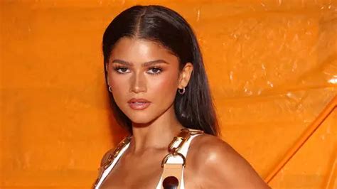 Zendaya Pays Homage to Naomi Campbell .